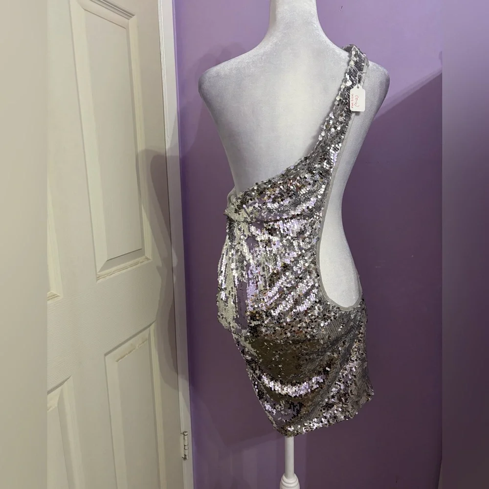 One Shoulder Sequin Clubbing Dress - Picture 3 of 5